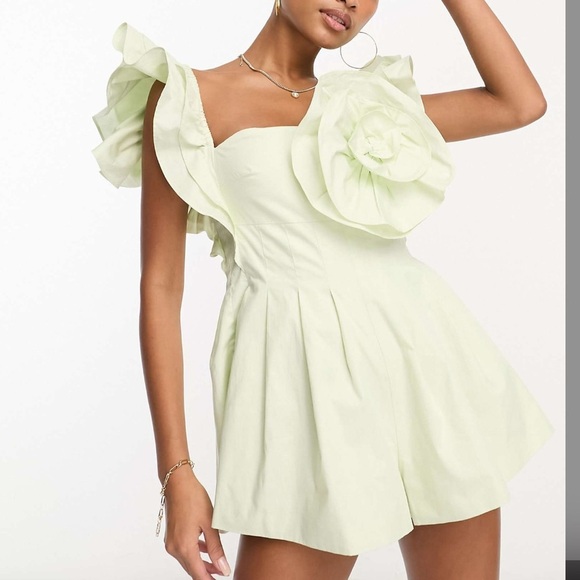 poplin romper with corsage and ruffle sleeves in soft green - Picture 3 of 6